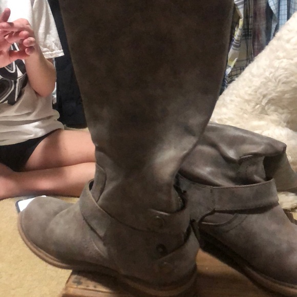 Shoes - Picture 3 of 3